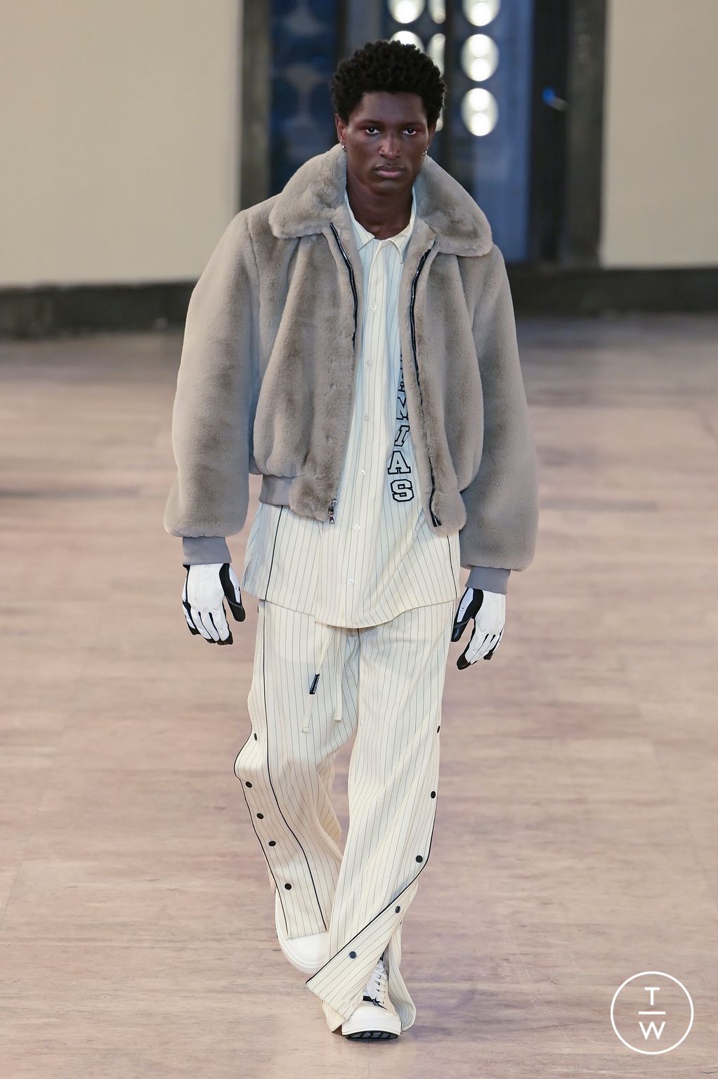 Fashion Week Paris Fall/Winter 2023 look 12 de la collection Nahmias menswear