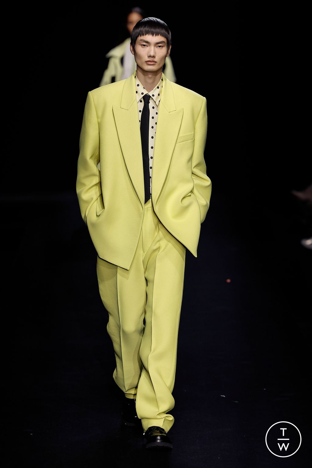 Fashion Week Paris Spring/Summer 2023 look 41 from the Valentino collection 高级定制