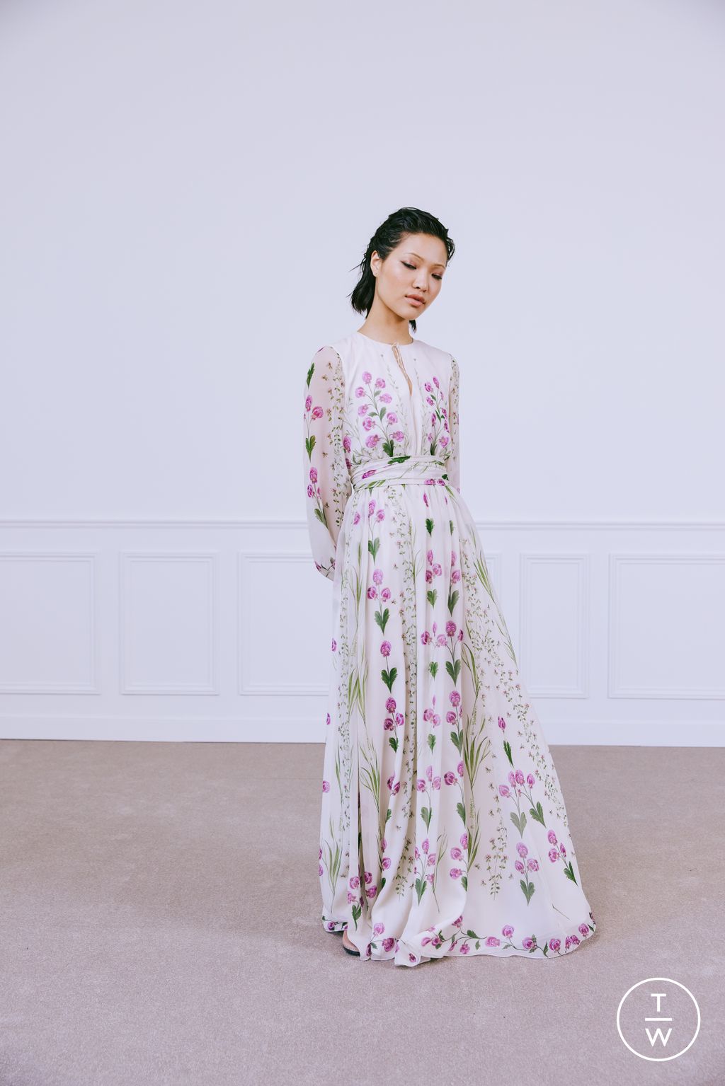 Fashion Week Paris Resort 2024 look 47 de la collection Giambattista Valli womenswear