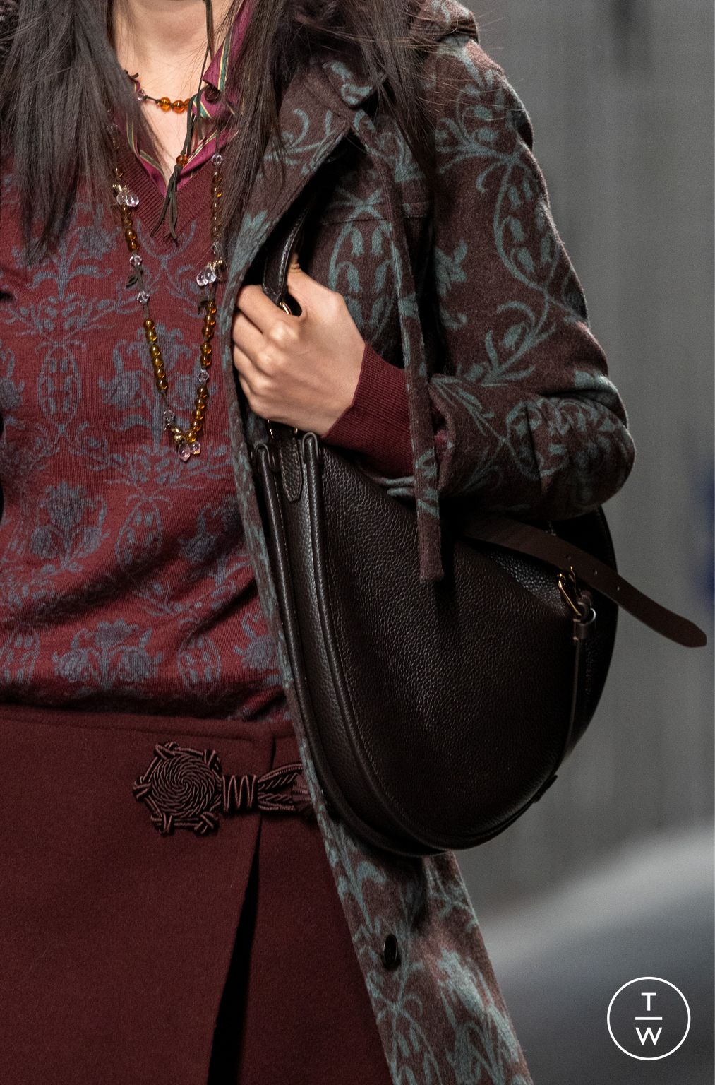 Fashion Week Milan Fall/Winter 2025 look 48 from the Etro collection 女装配饰