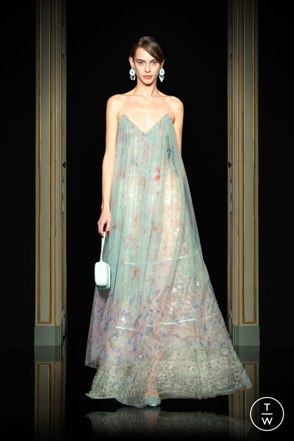 Fashion Week Paris Spring/Summer 2021 look 48 from the Giorgio Armani Privé collection 高级定制