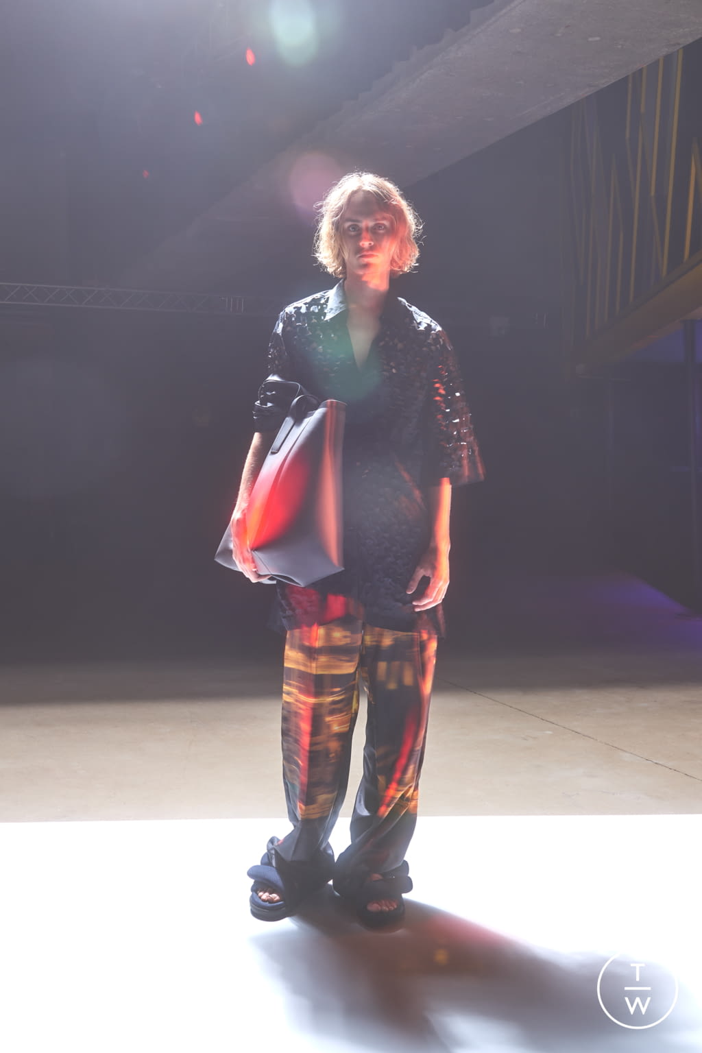 Fashion Week Paris Spring/Summer 2022 look 48 from the Dries Van Noten collection 男装