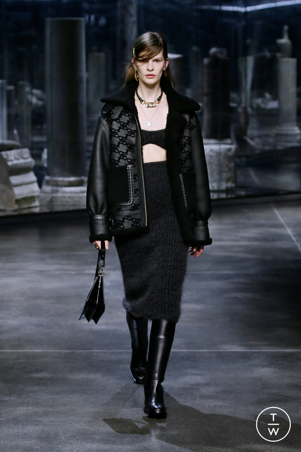 Fashion Week Milan Fall/Winter 2021 look 48 from the Fendi collection 女装