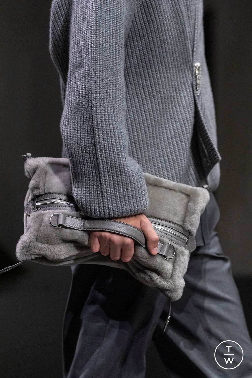 Fashion Week Paris Fall/Winter 2024 look 73 de la collection Fendi menswear accessories