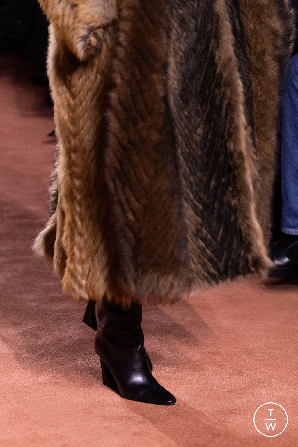 Fashion Week Milan Fall/Winter 2025 look 142 from the Fendi collection 女装配饰