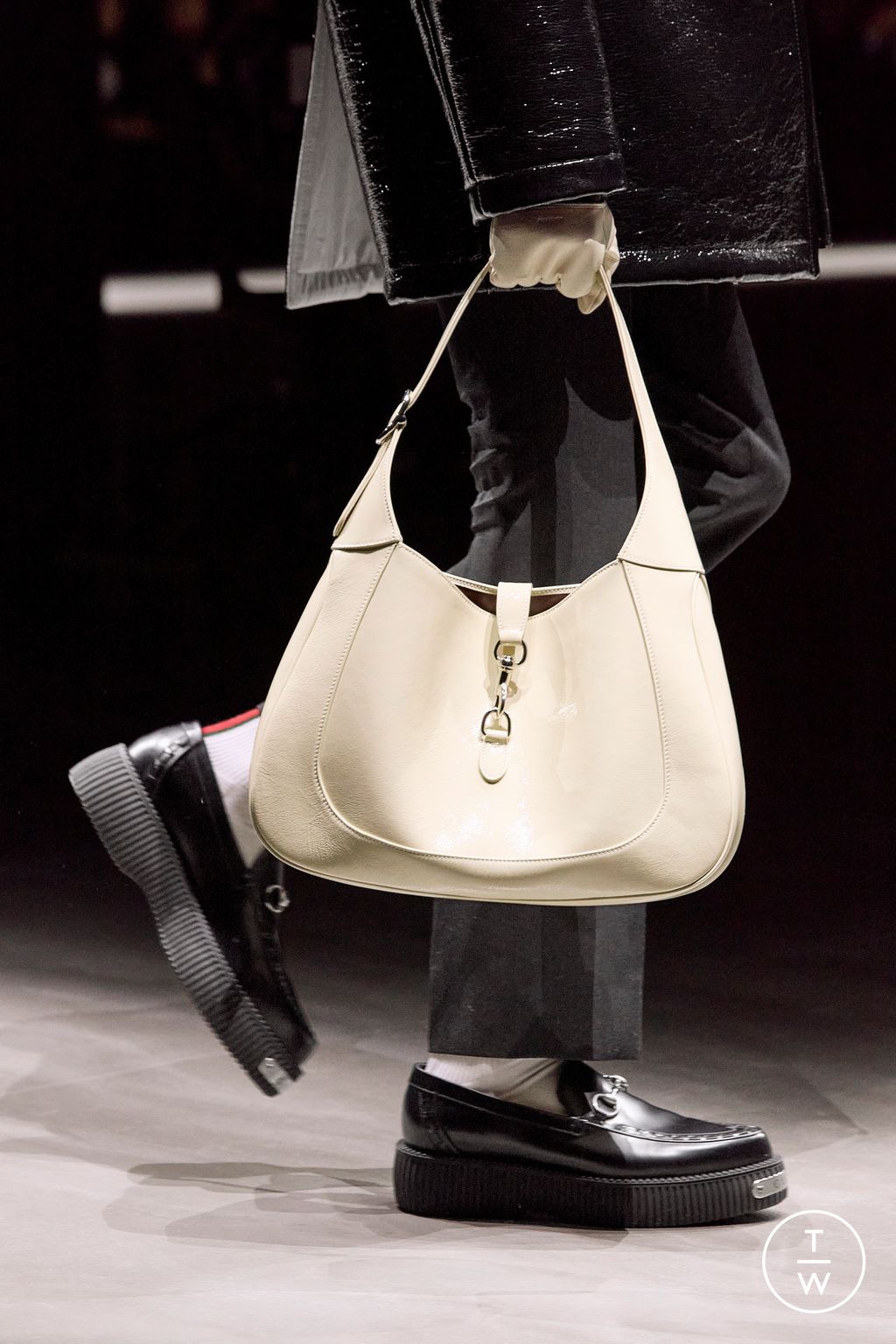 Fashion Week Milan Fall/Winter 2024 look 28 de la collection Gucci menswear accessories