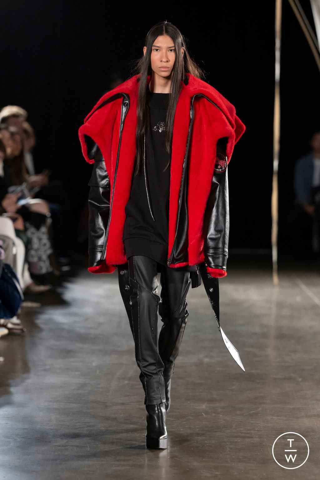 Fashion Week London Fall/Winter 2023 look 49 from the MITHRIDATE collection 女装