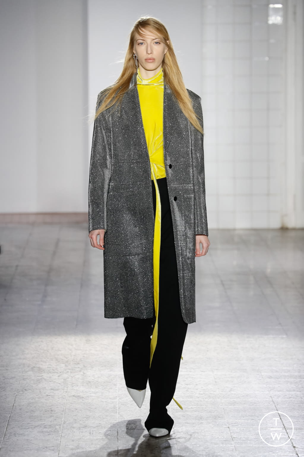 Fashion Week Milan Fall/Winter 2017 look 49 from the Cédric Charlier collection womenswear