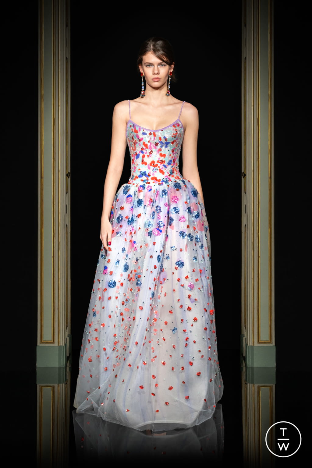 Fashion Week Paris Spring/Summer 2021 look 49 from the Giorgio Armani Privé collection 高级定制