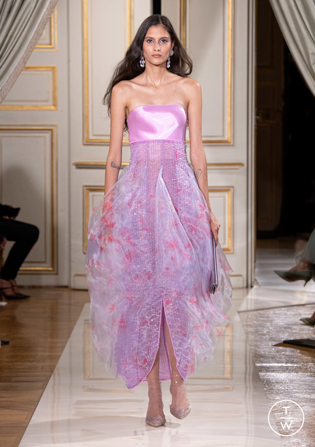 Fashion Week Paris Fall/Winter 2021 look 49 from the Giorgio Armani Privé collection couture