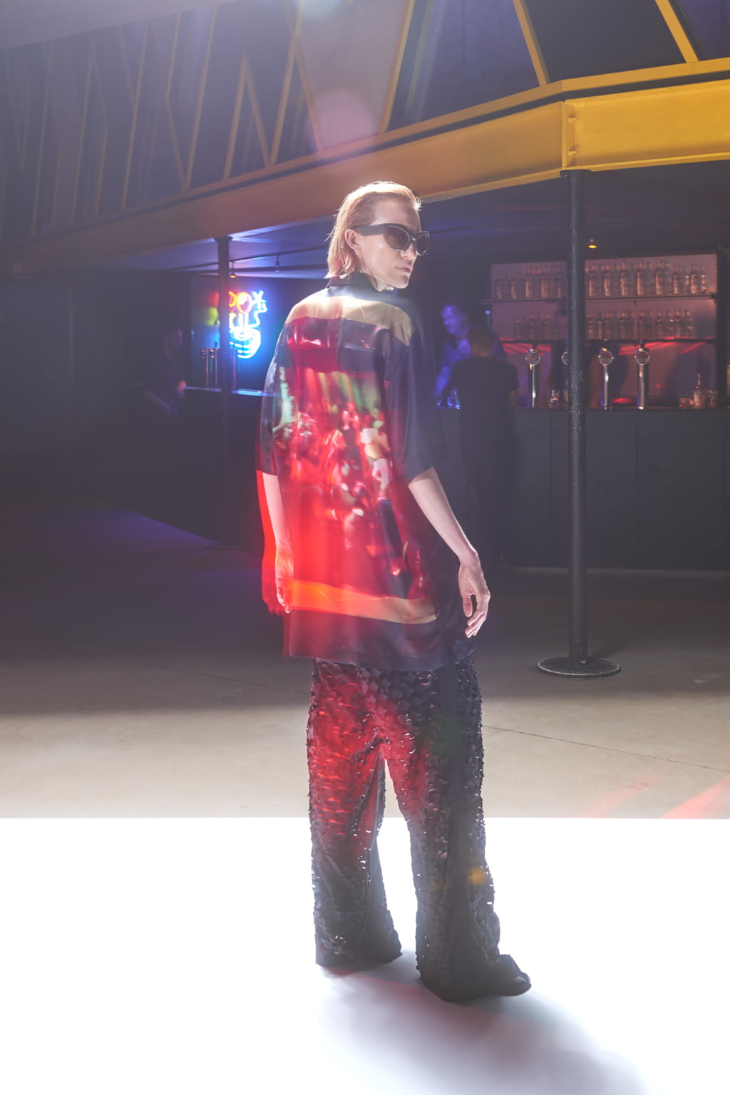 Fashion Week Paris Spring/Summer 2022 look 49 from the Dries Van Noten collection 男装