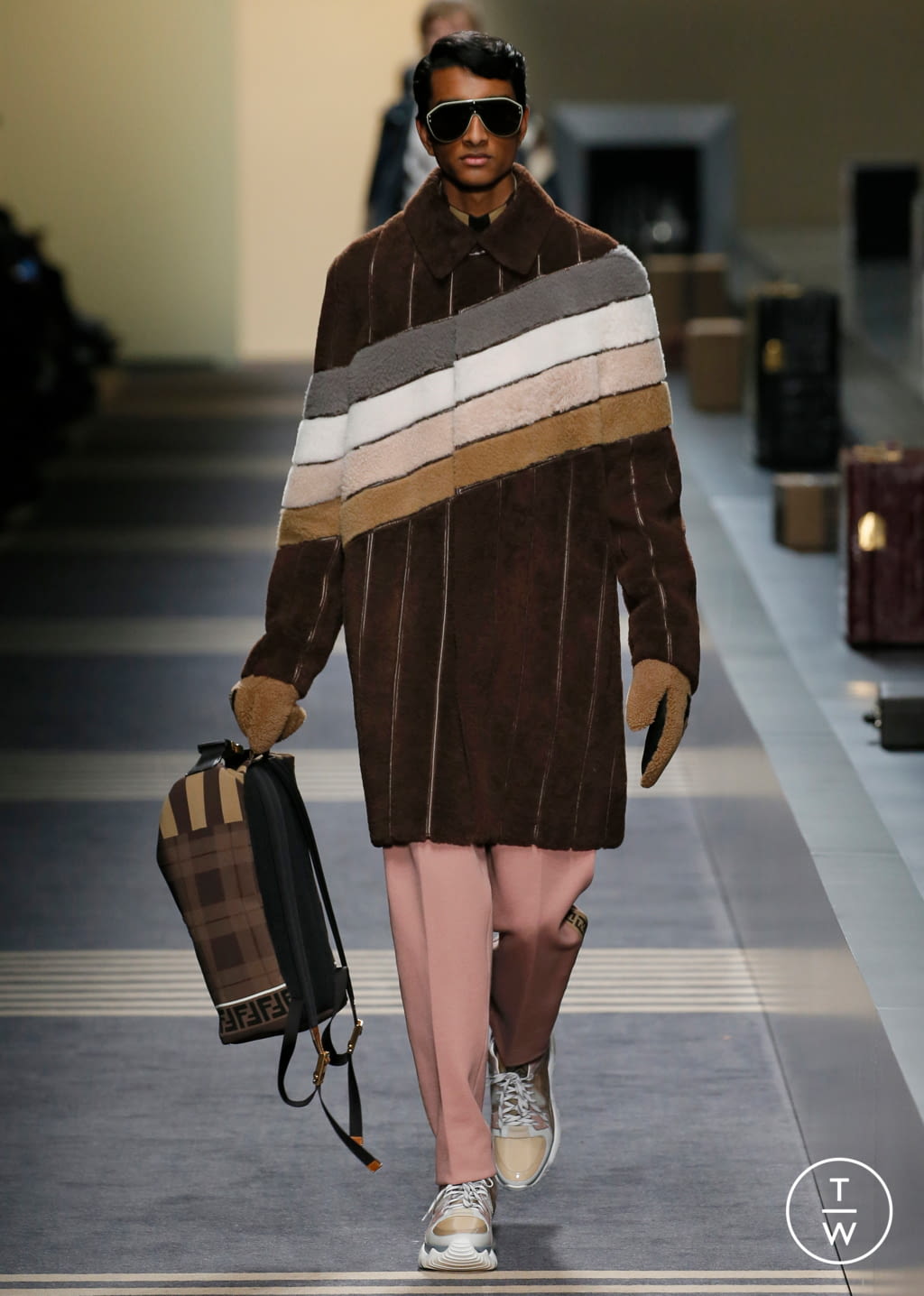 Fashion Week Milan Fall/Winter 2018 look 49 de la collection Fendi menswear