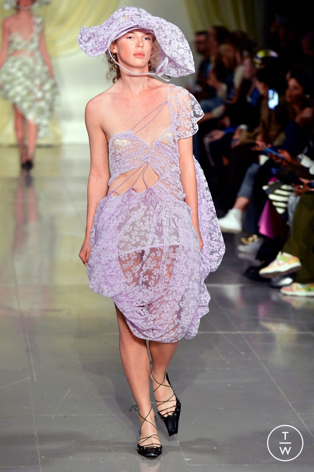 Fashion Week London Spring/Summer 2023 look 12 from the Yuhan Wang collection womenswear