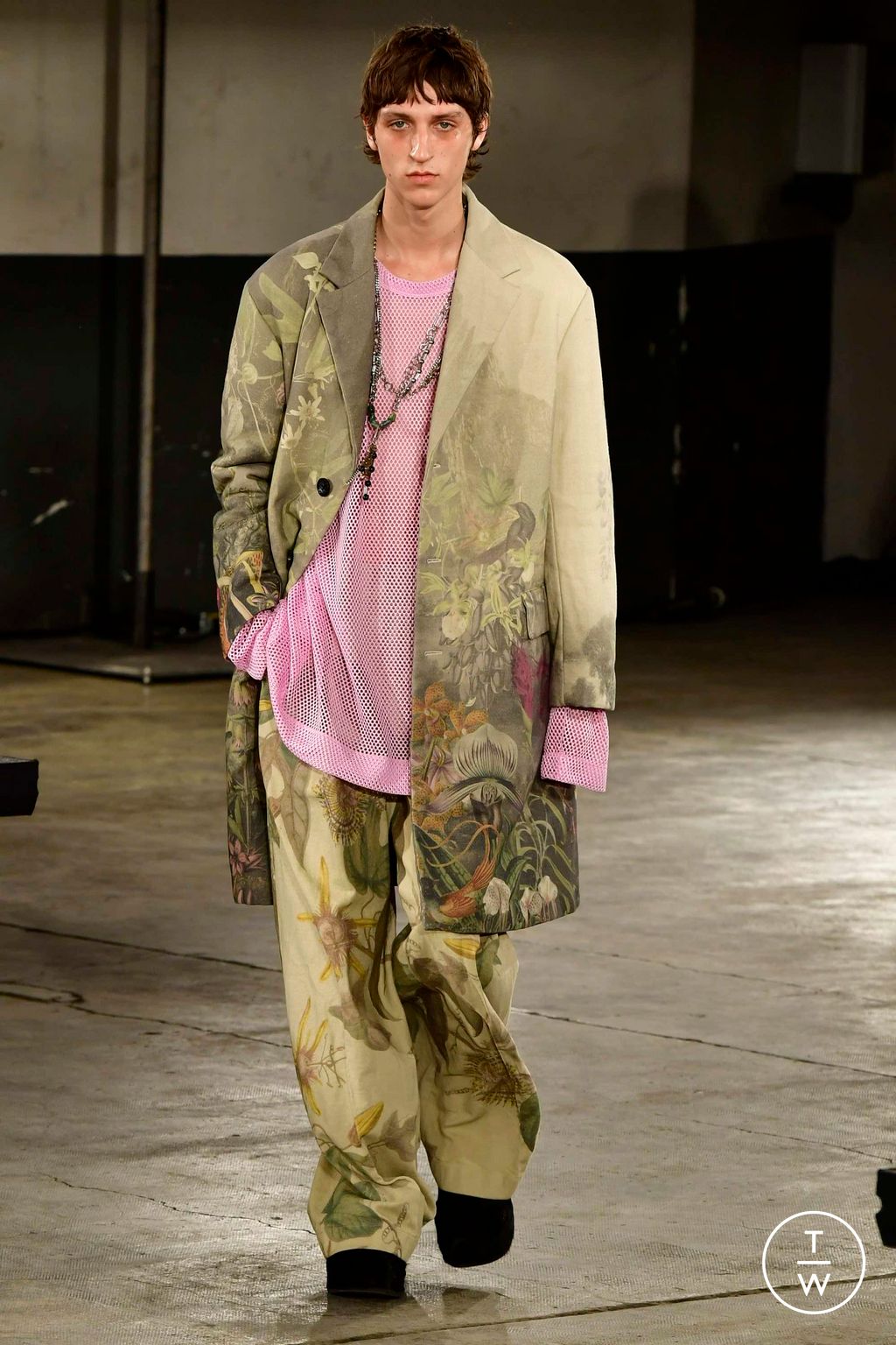 Fashion Week Paris Fall/Winter 2023 look 48 from the Dries Van Noten collection menswear