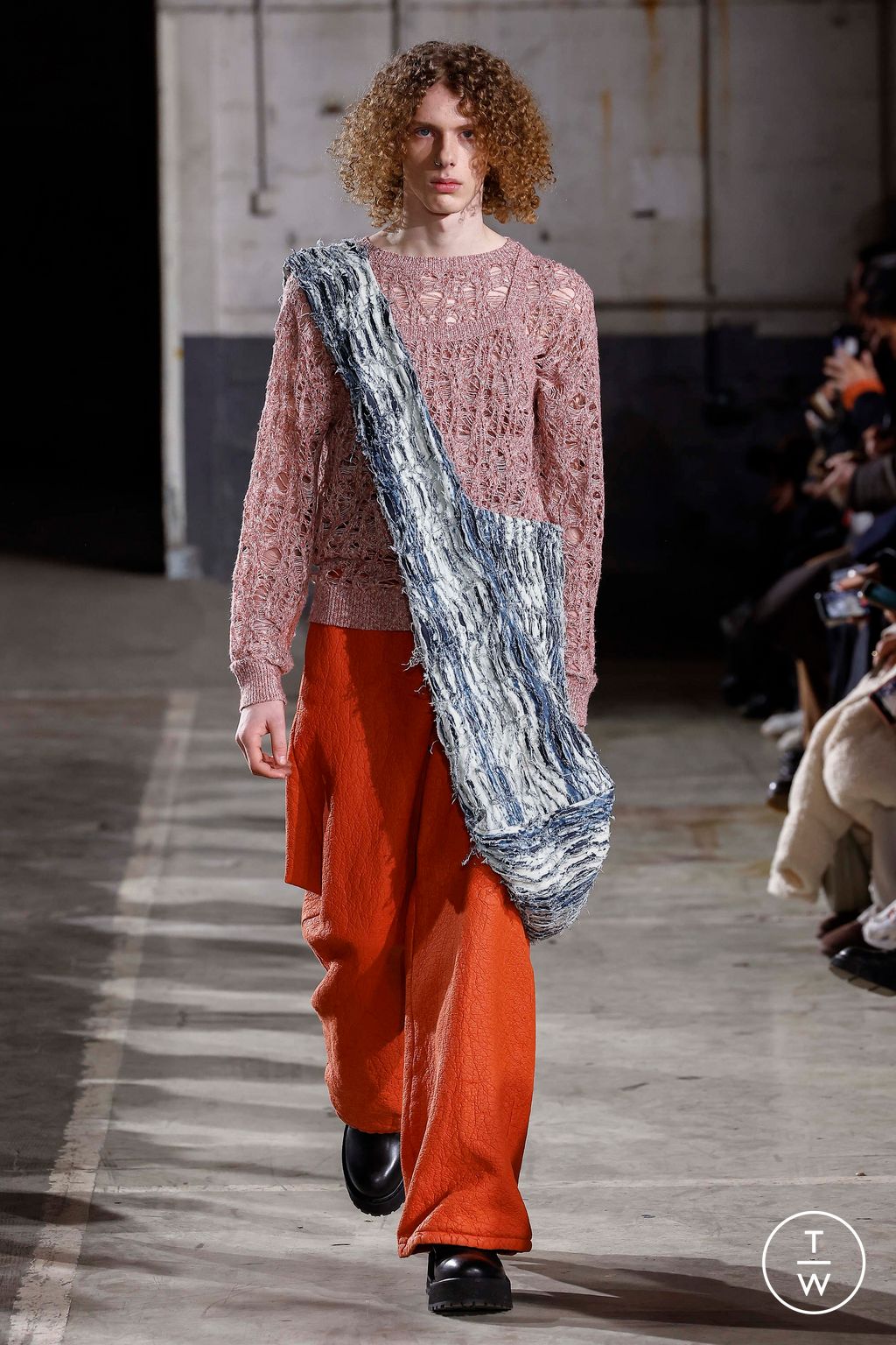 Fashion Week Paris Fall/Winter 2023 look 25 de la collection TAAKK menswear