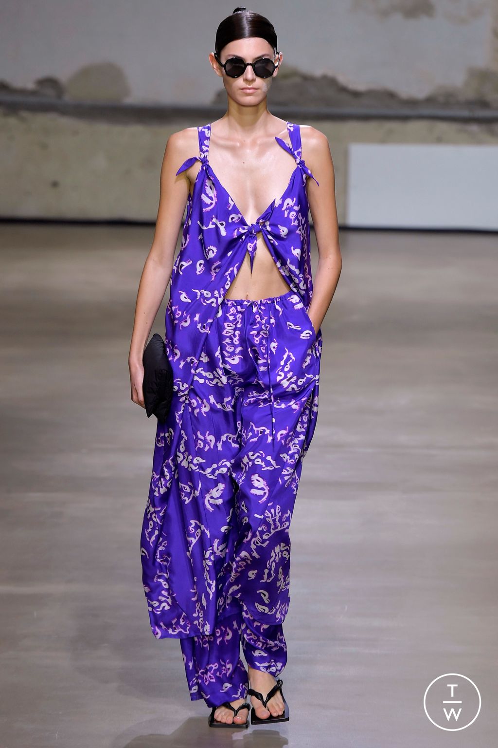 Fashion Week Paris Spring/Summer 2023 look 28 from the Christian Wijnants collection womenswear
