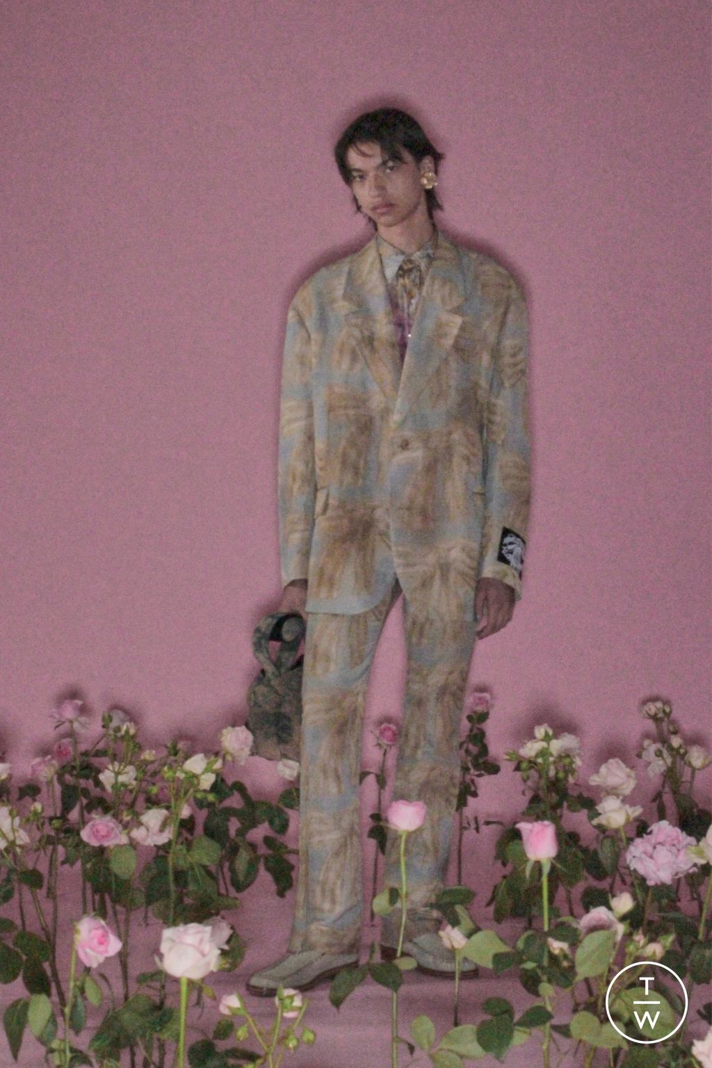 Fashion Week Paris Spring/Summer 2023 look 4 from the Acne Studios collection 男装