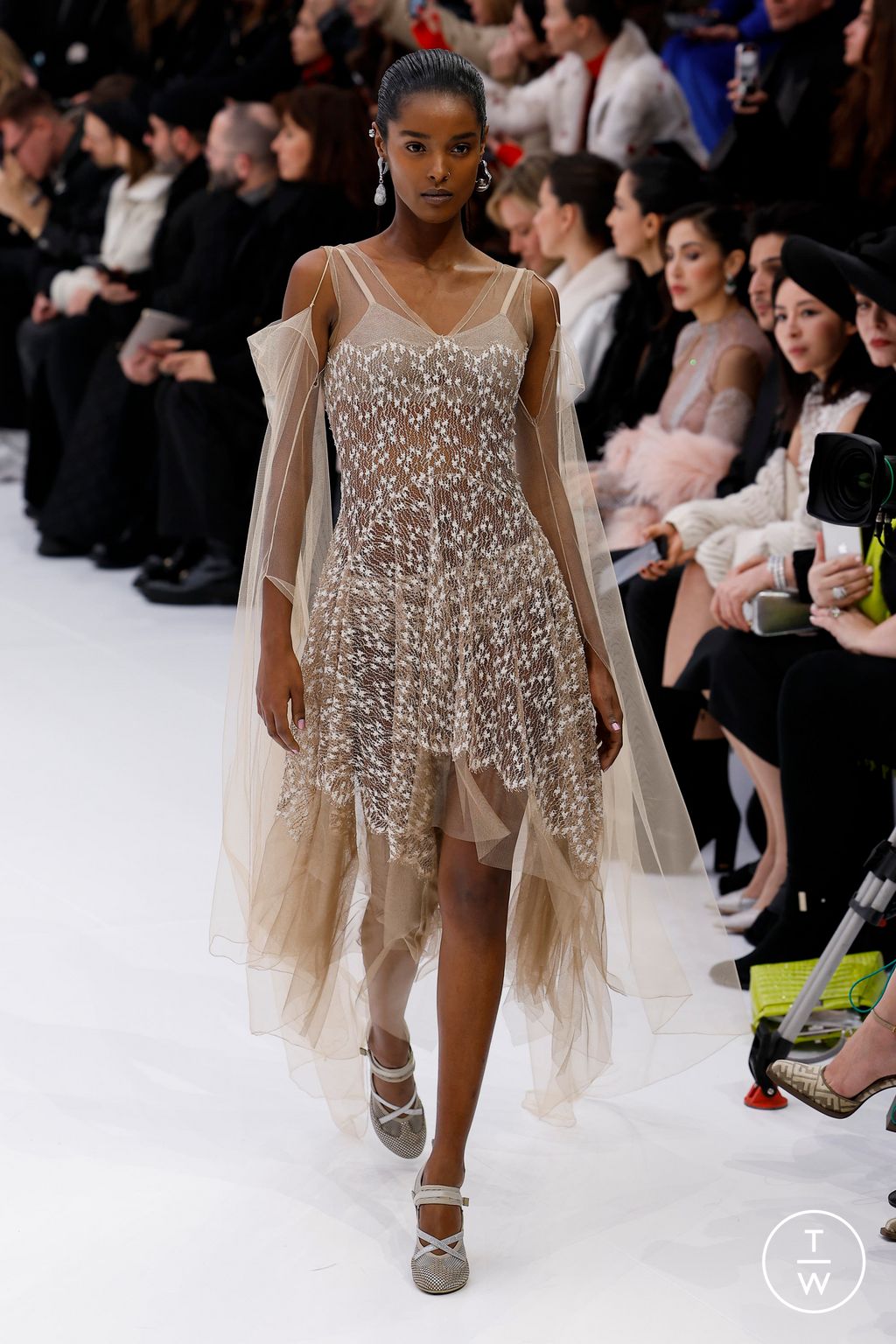Fashion Week Paris Spring/Summer 2023 look 31 from the Fendi collection couture