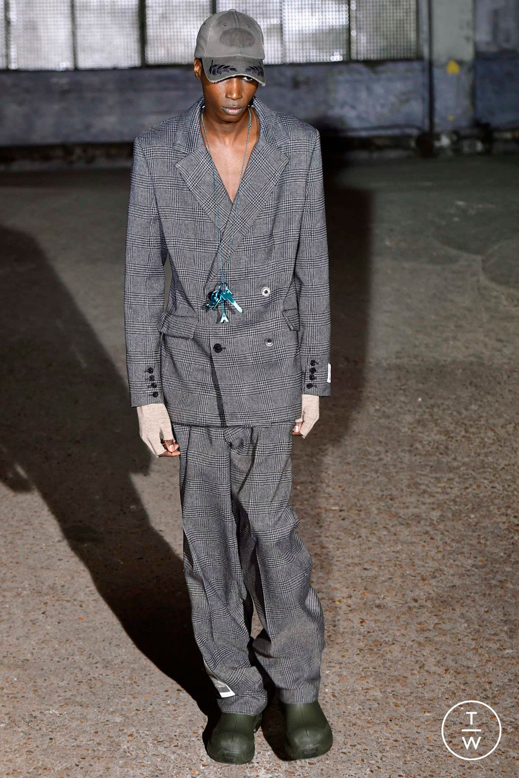 Fashion Week Paris Fall/Winter 2023 look 15 from the Études collection 男装