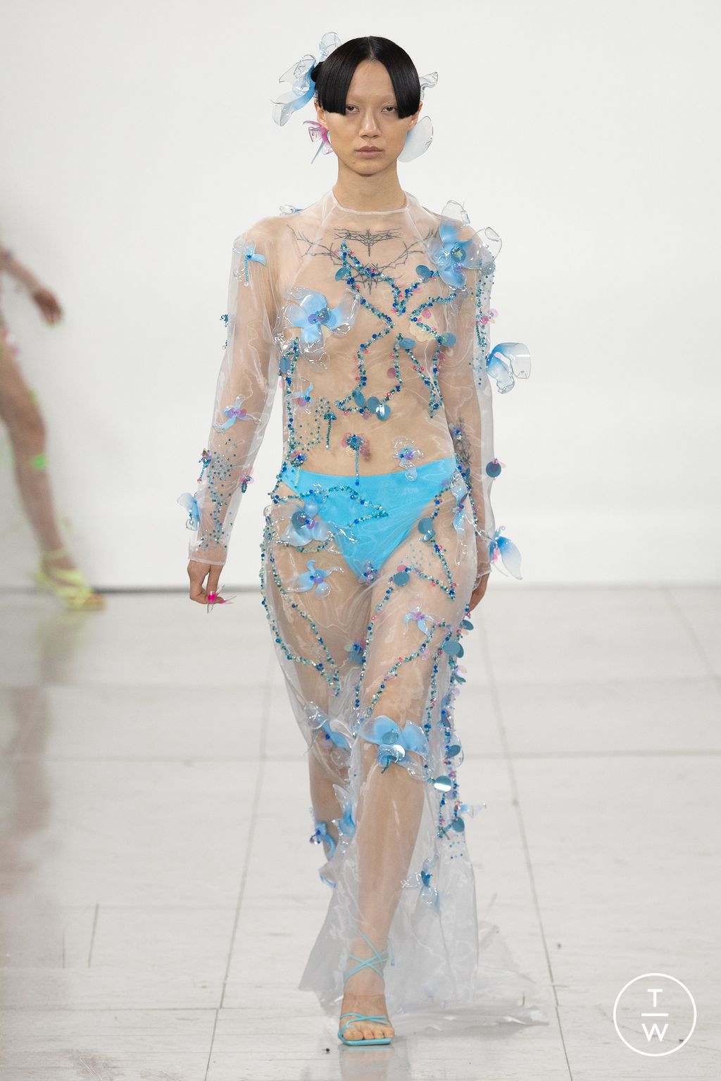 Fashion Week London Spring/Summer 2023 look 27 from the Chet Lo collection 女装