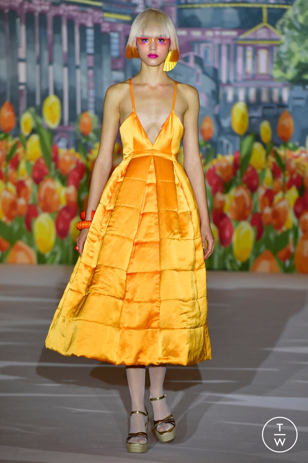 Fashion Week London Spring/Summer 2023 look 17 from the Paul Costelloe collection womenswear