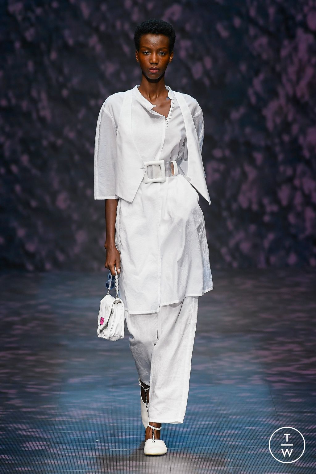 Fashion Week Milan Spring/Summer 2023 look 17 from the Emporio Armani collection womenswear