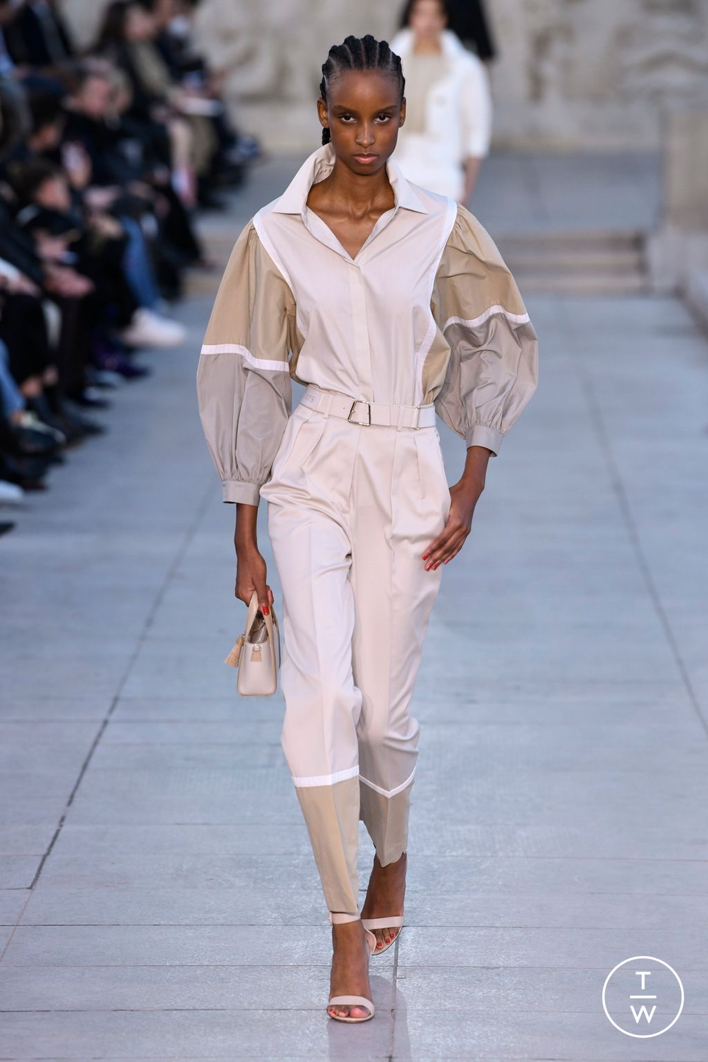 Fashion Week Paris Spring/Summer 2023 look 19 from the Akris collection 女装