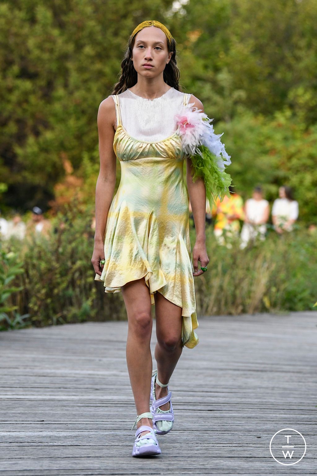 Fashion Week New York Spring/Summer 2023 look 13 de la collection Collina Strada womenswear