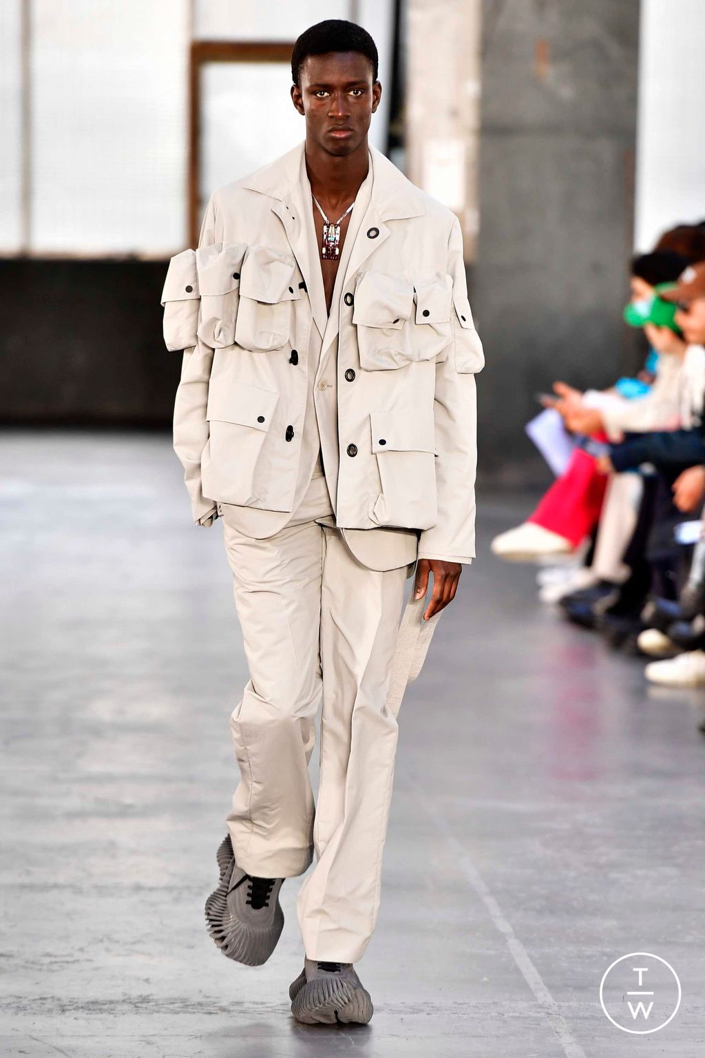 Fashion Week Paris Fall/Winter 2023 look 21 from the Botter collection menswear