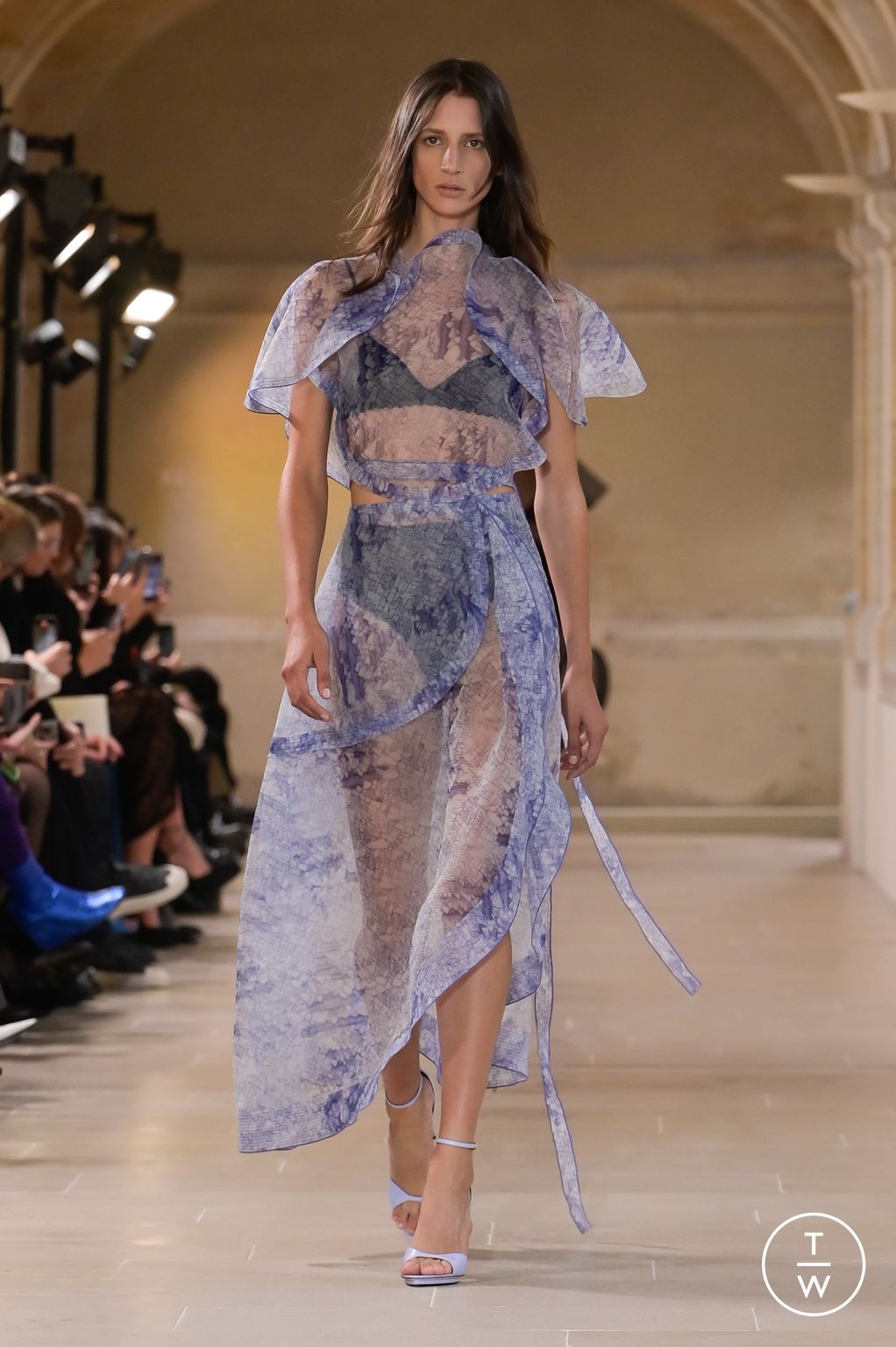 Fashion Week Paris Spring/Summer 2023 look 30 de la collection Victoria Beckham womenswear