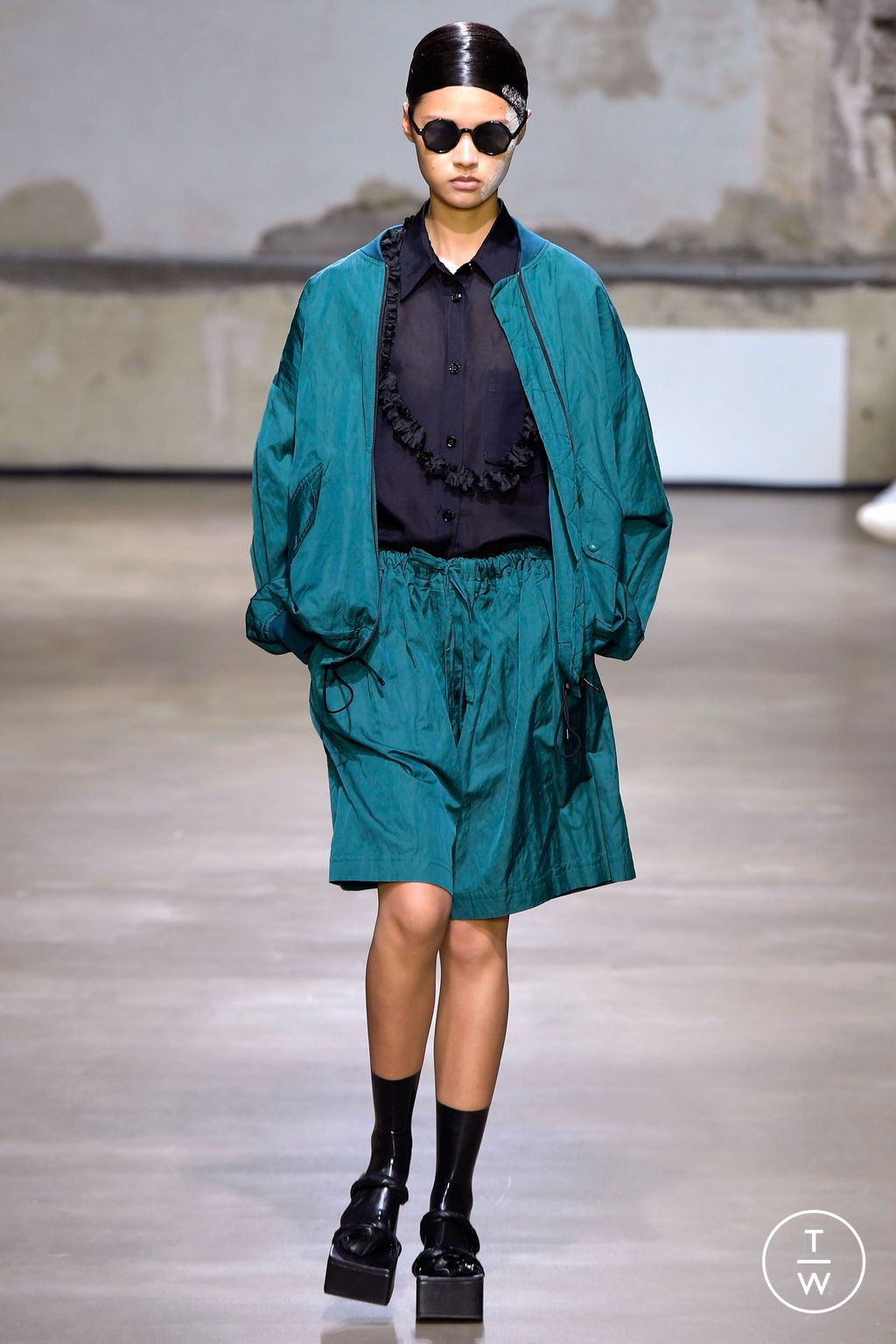 Fashion Week Paris Spring/Summer 2023 look 34 from the Christian Wijnants collection 女装