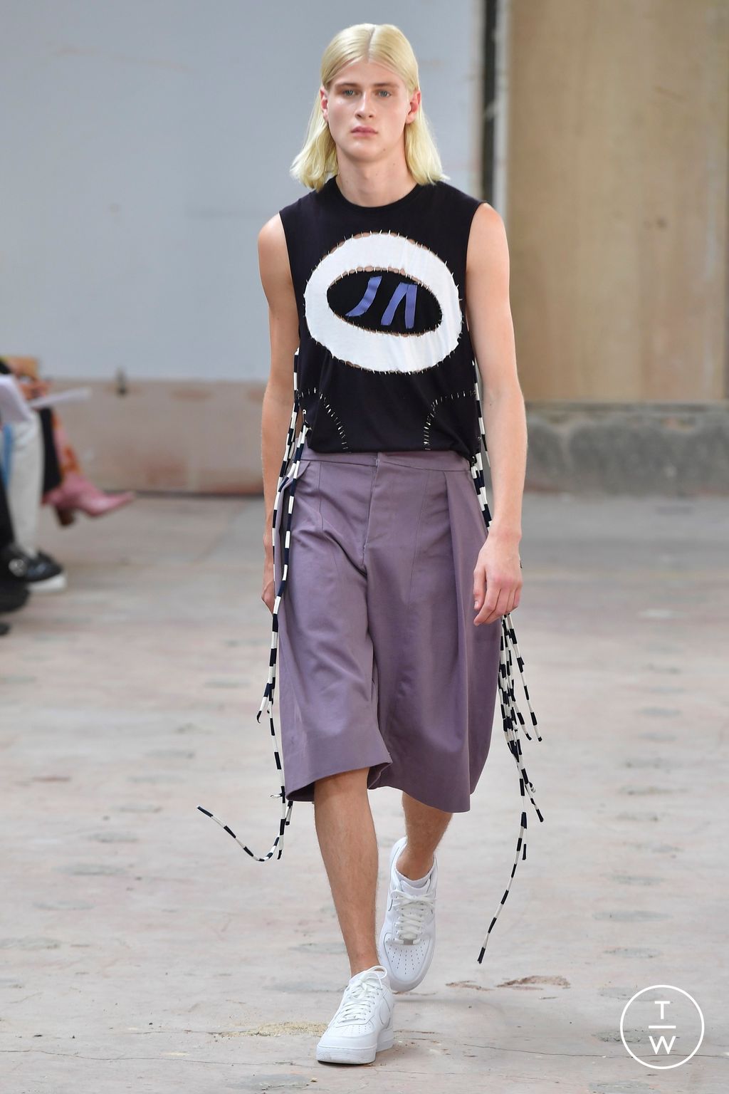 Fashion Week London Spring/Summer 2023 look 9 from the Fashion East collection 女装
