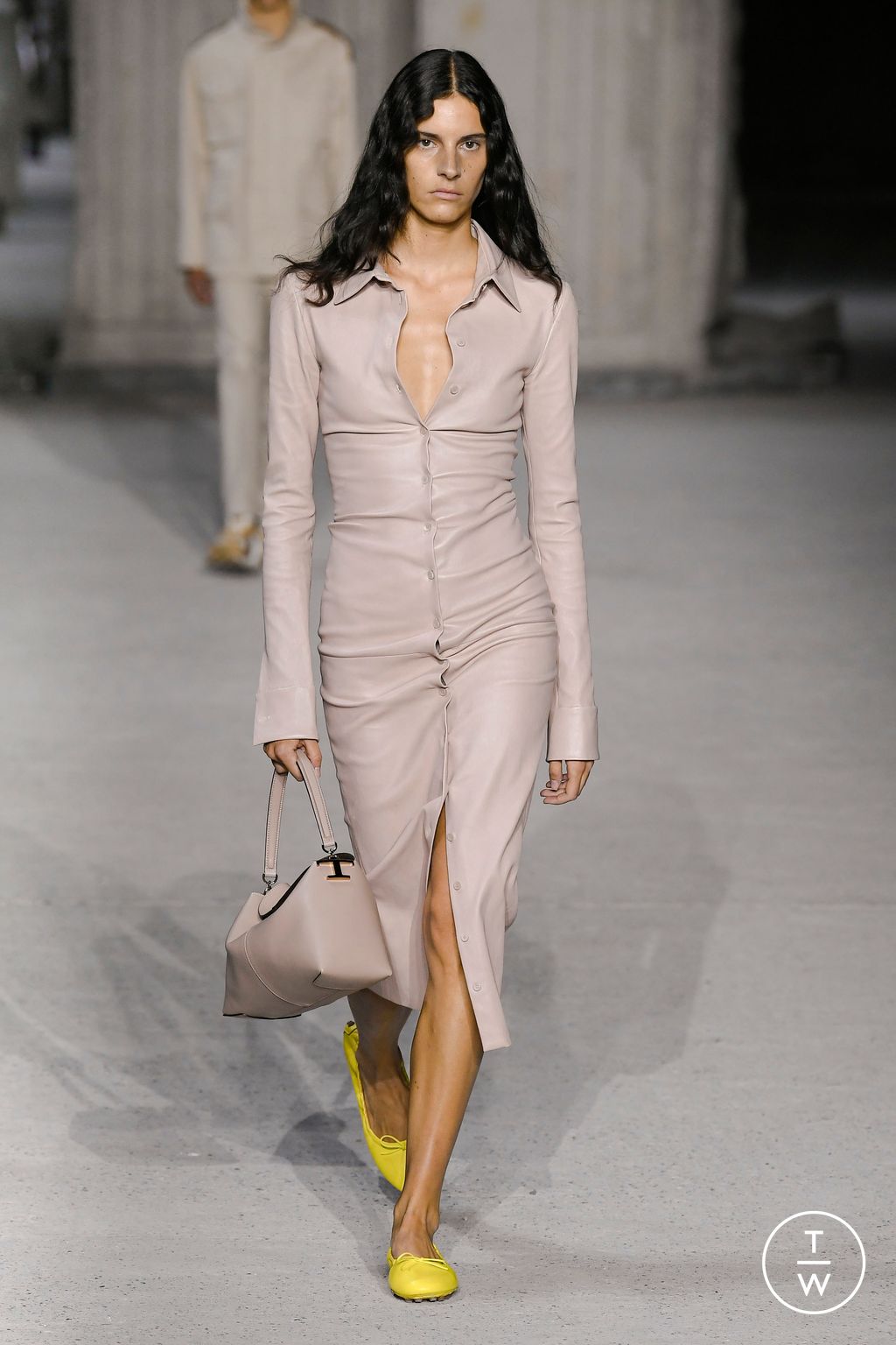 Fashion Week Milan Spring/Summer 2023 look 4 from the Tod's collection 女装