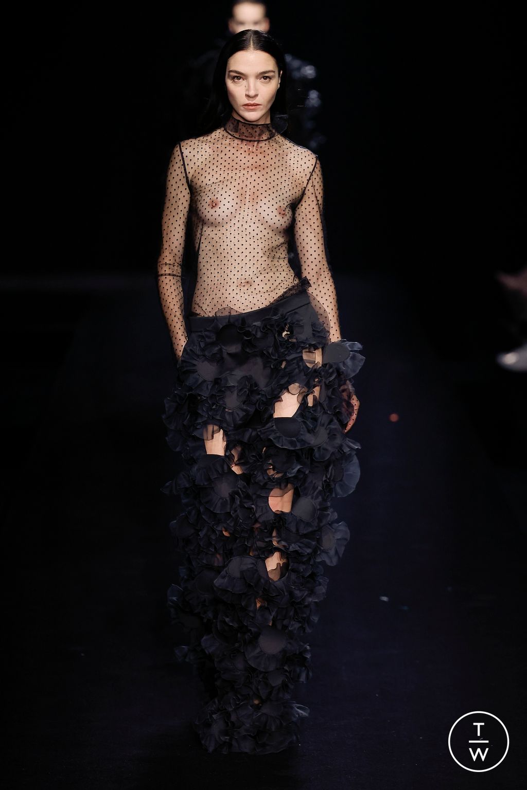 Fashion Week Paris Spring/Summer 2023 look 29 de la collection Valentino couture