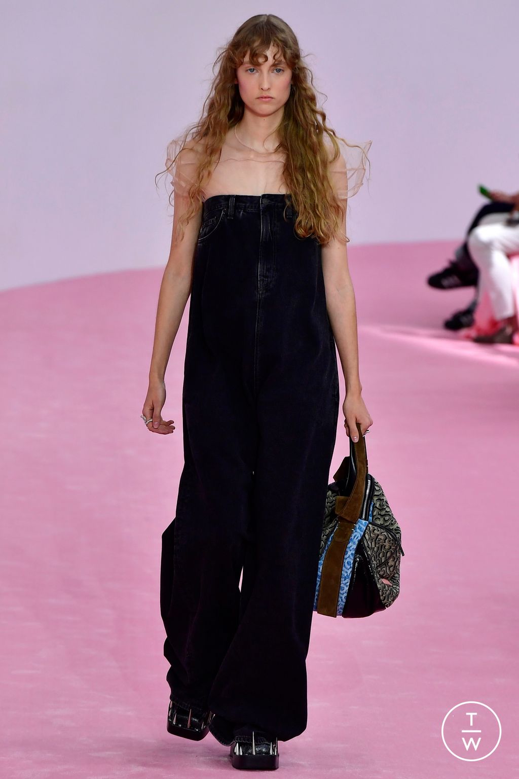 Fashion Week Paris Spring/Summer 2023 look 22 from the Acne Studios collection womenswear