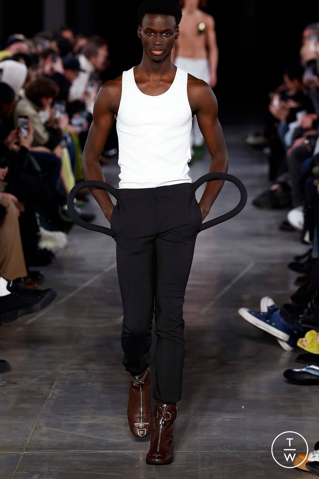 Fashion Week Milan Fall/Winter 2023 look 36 from the JW Anderson collection 男装