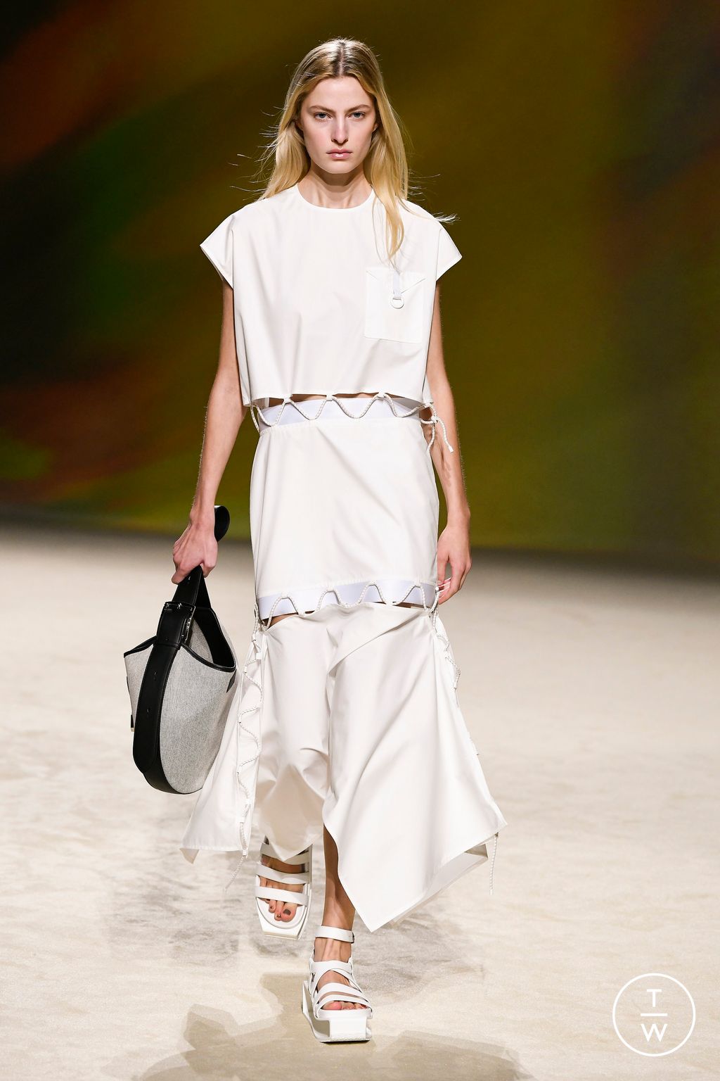 Fashion Week Paris Spring/Summer 2023 look 15 from the Hermès collection womenswear