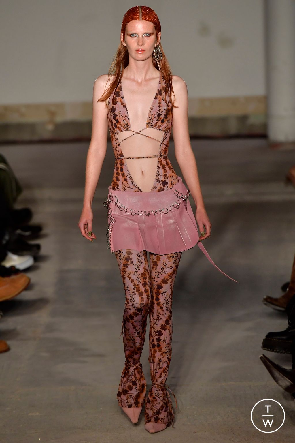 Fashion Week London Spring/Summer 2023 look 24 from the KNWLS collection 女装