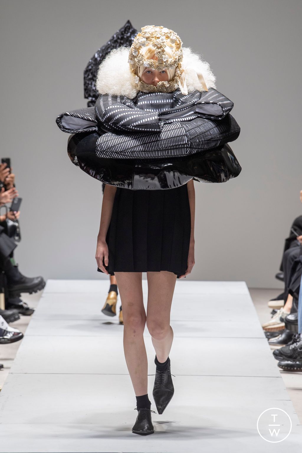 Fashion Week Paris Spring/Summer 2023 look 12 from the Comme des Garçons collection womenswear