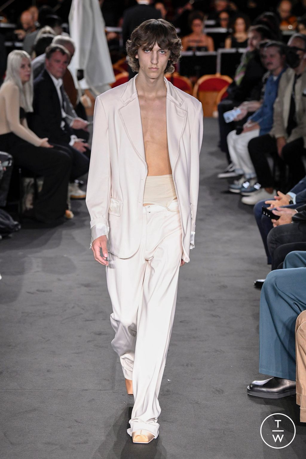 Fashion Week Milan Spring/Summer 2023 look 20 from the MM6 Maison Margiela collection womenswear