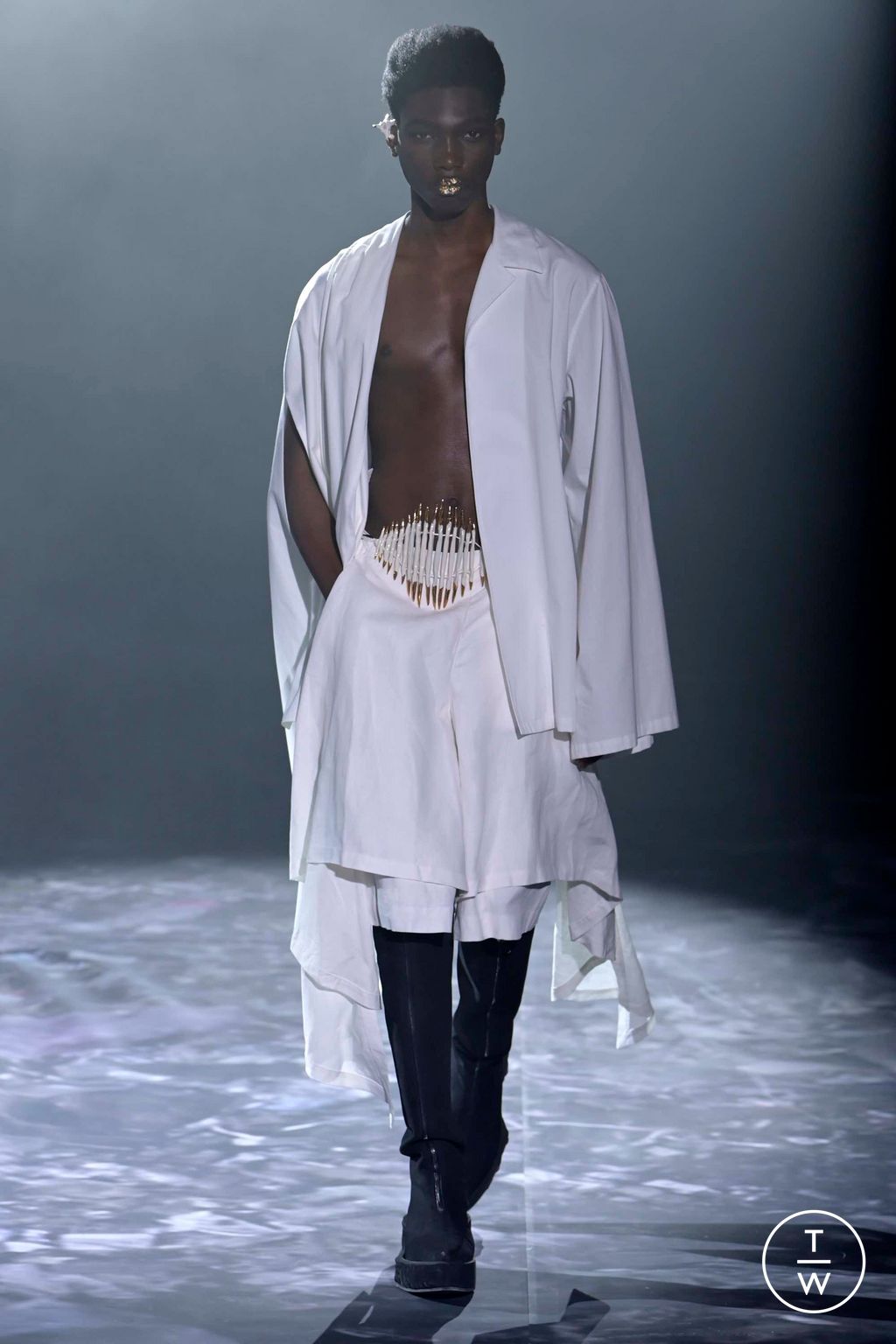 Fashion Week Paris Spring/Summer 2023 look 9 from the Yuima Nakazato collection couture