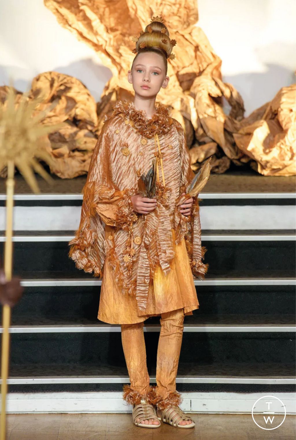 Fashion Week Paris Fall/Winter 2025 look 4 from the Franck Sorbier collection couture