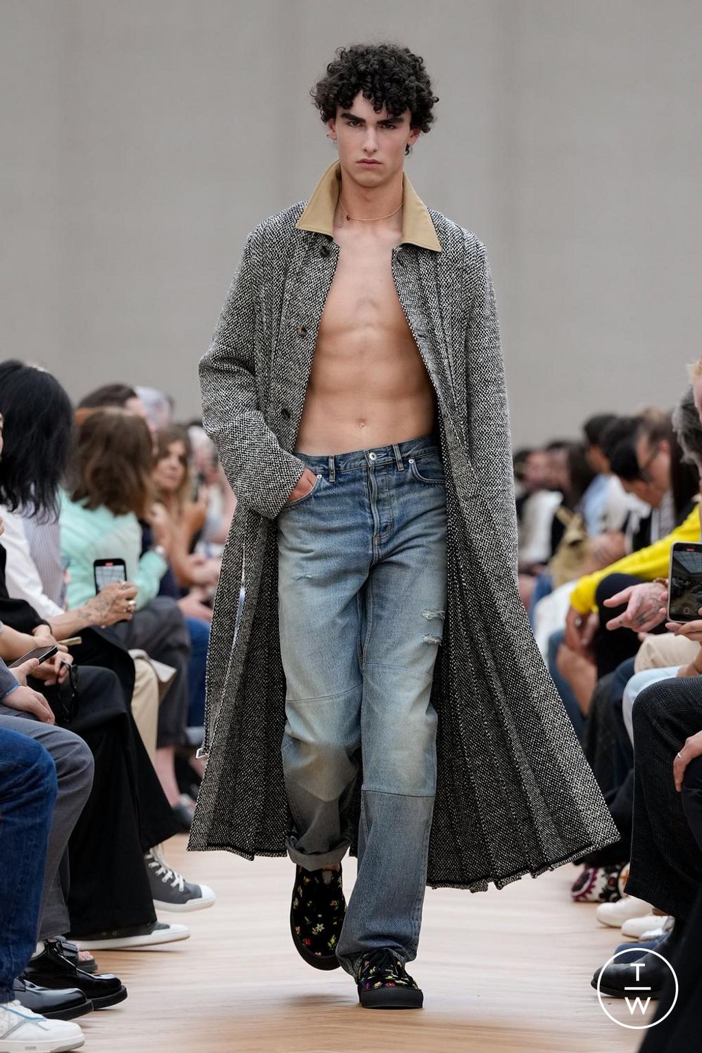 Fashion Week Paris Spring/Summer 2026 look 5 from the Dior Homme collection menswear