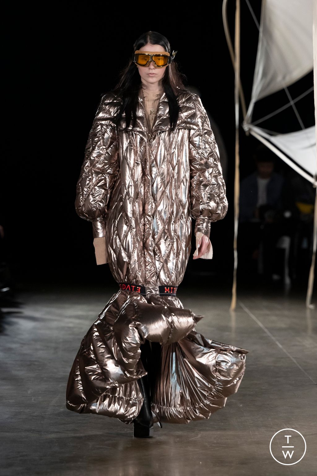 Fashion Week London Fall/Winter 2023 look 5 from the MITHRIDATE collection 女装