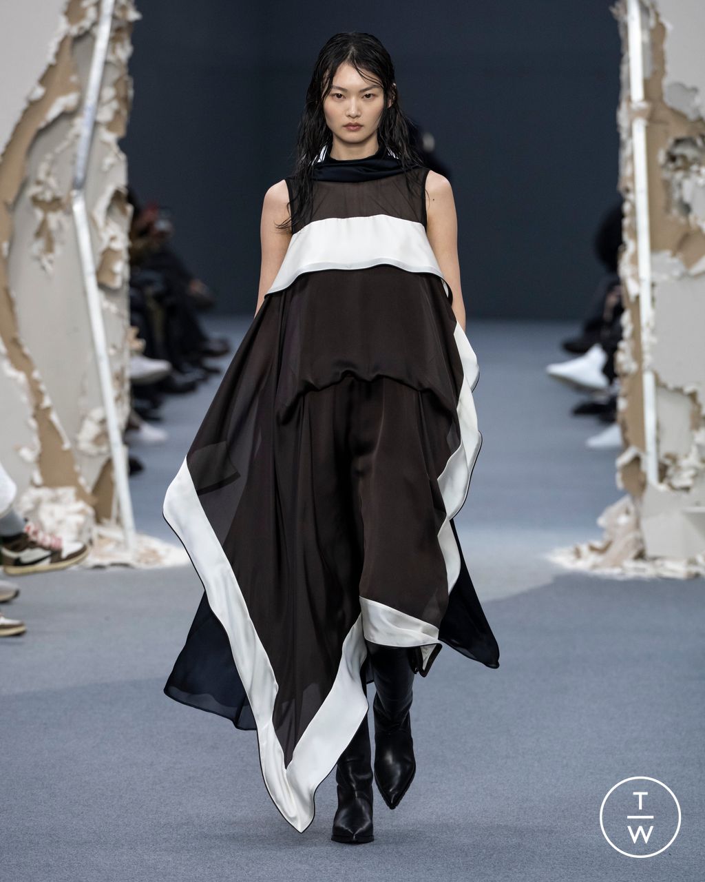 Fashion Week Paris Fall/Winter 2026 look 5 from the Sacai collection 男装