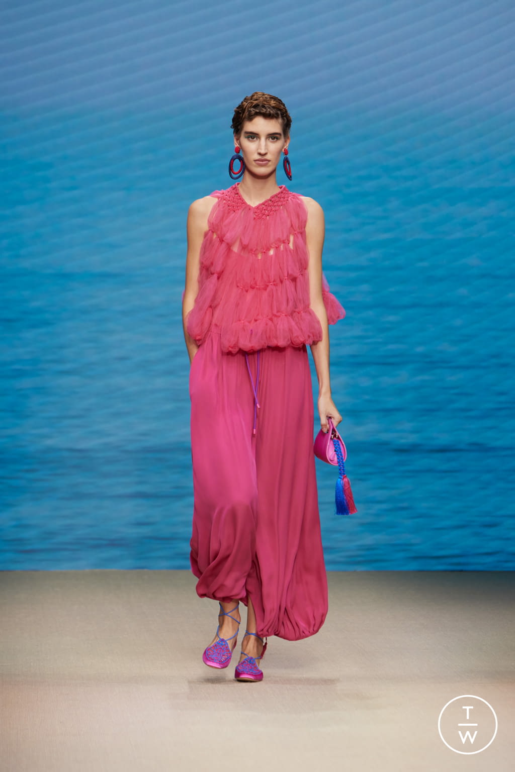 Fashion Week Milan Spring/Summer 2022 look 50 from the Giorgio Armani collection womenswear