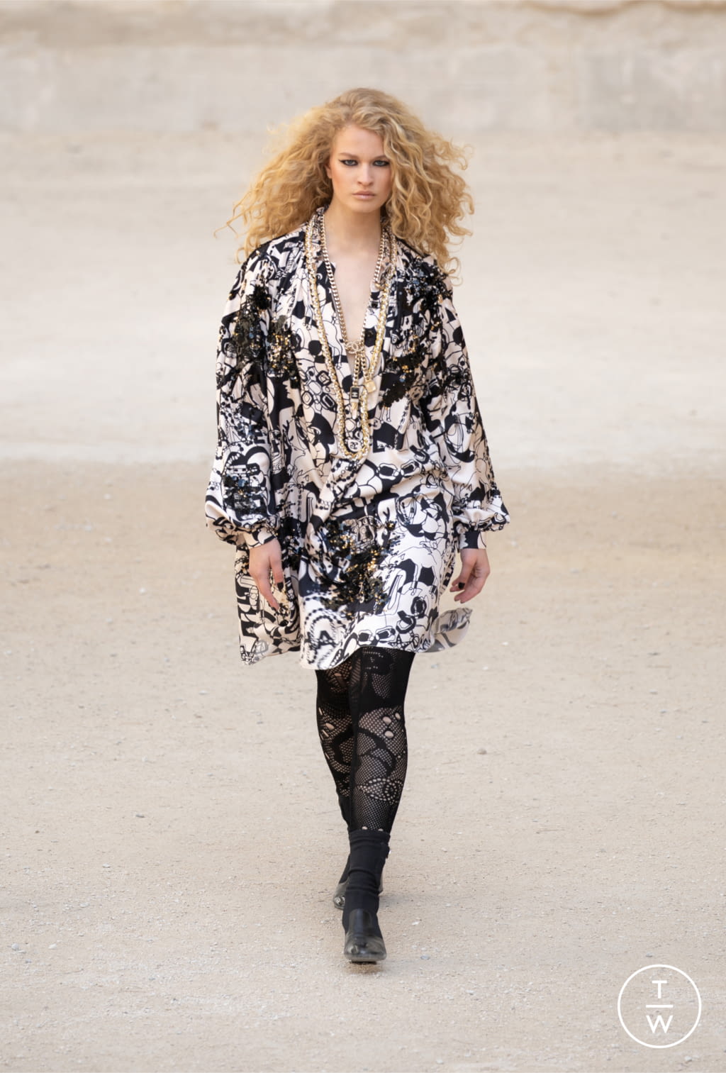 Fashion Week Paris Resort 2022 look 50 from the Chanel collection womenswear