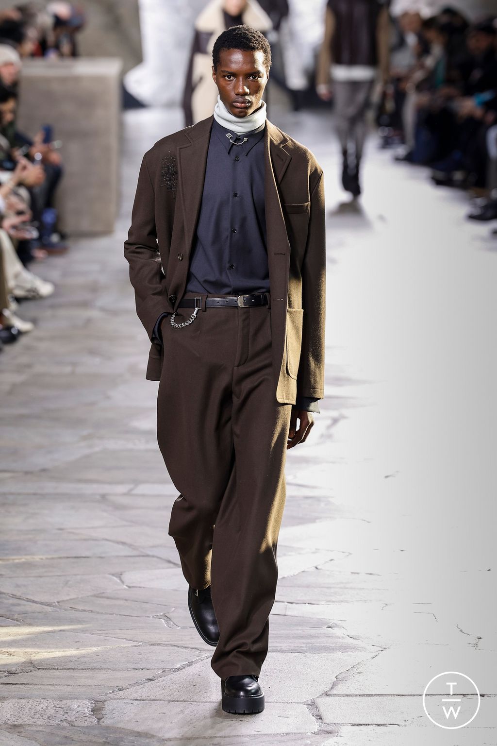 Fashion Week Paris Fall/Winter 2023 look 27 from the Hermès collection 男装