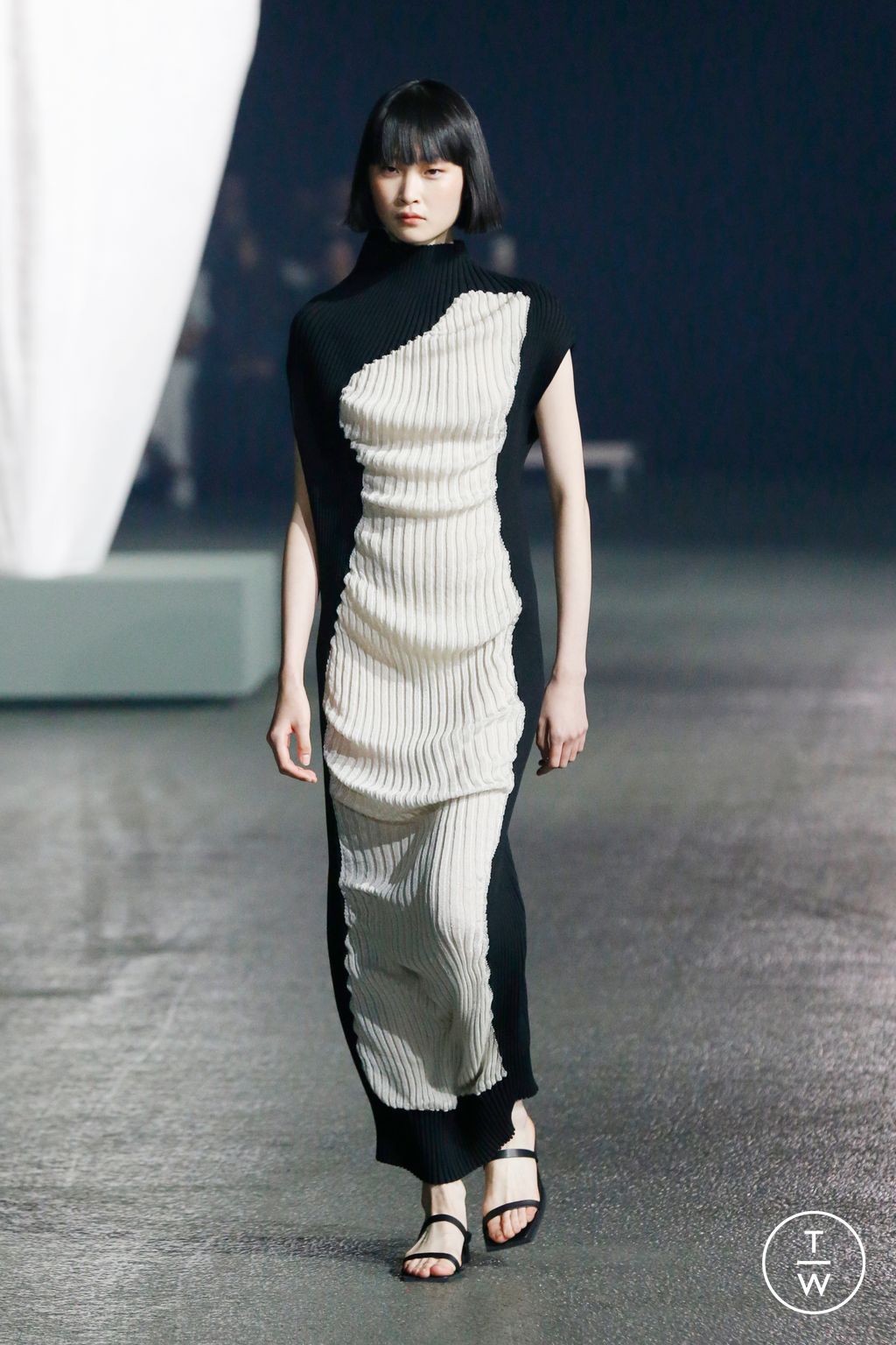 Fashion Week Paris Spring/Summer 2023 look 51 from the Issey Miyake collection womenswear