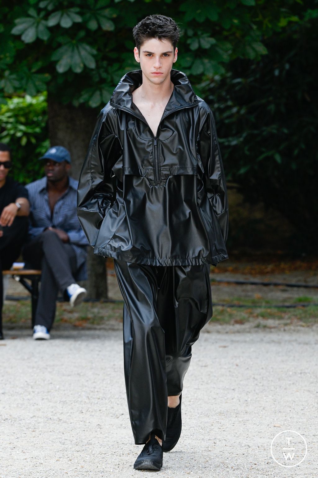 Fashion Week Paris Spring/Summer 2026 look 51 from the White Mountaineering collection 男装